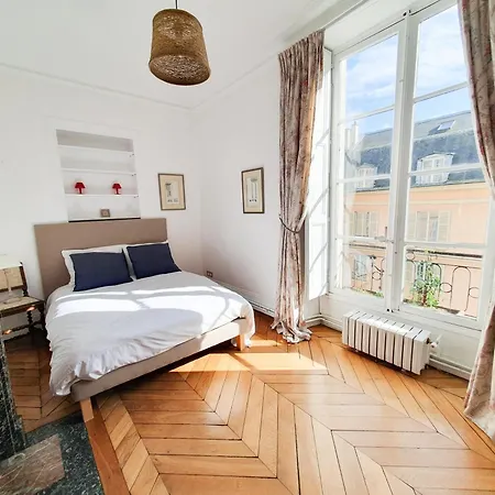 Exigehome-appartement De Standing Au Coeur De * Versailles
